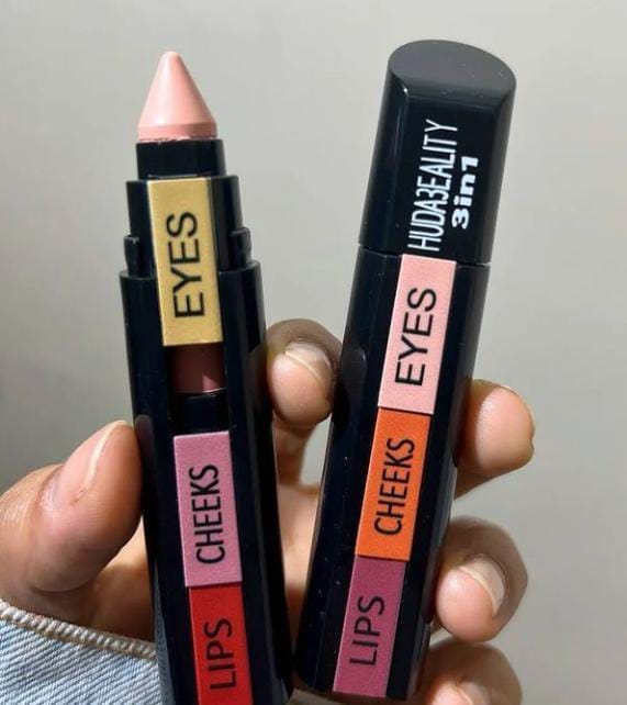 3 In 1 Huda Beauty Professional Eyes Cheeks Lips (lipsticks)